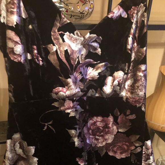 GUESS NWOT Gorgeous Black Velvet Shiny Floral Design mini dress. Size X-Small - Picture 5 of 9